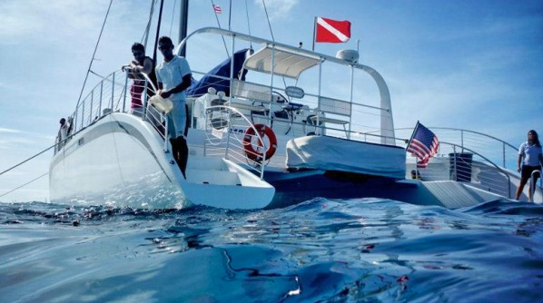 Underwater view looking up from the Virginia Key reef toward a private snorkel charter boat, Miami — Miami Tours and Water Adventures
