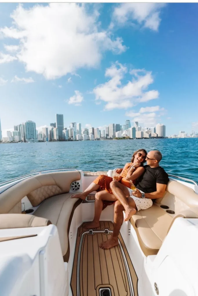 Couple on a private Miami boat tour along Miami Beach and Biscayne Bay — Miami Tours and Water Adventures