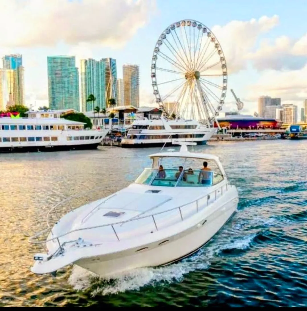 Private boat tours in Miami Beach