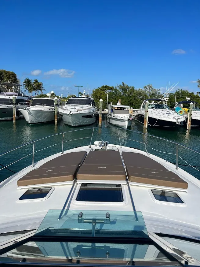 Forward bow sunpad of the 40 Sea Ray sport yacht in Miami — Miami Tours and Water Adventures
